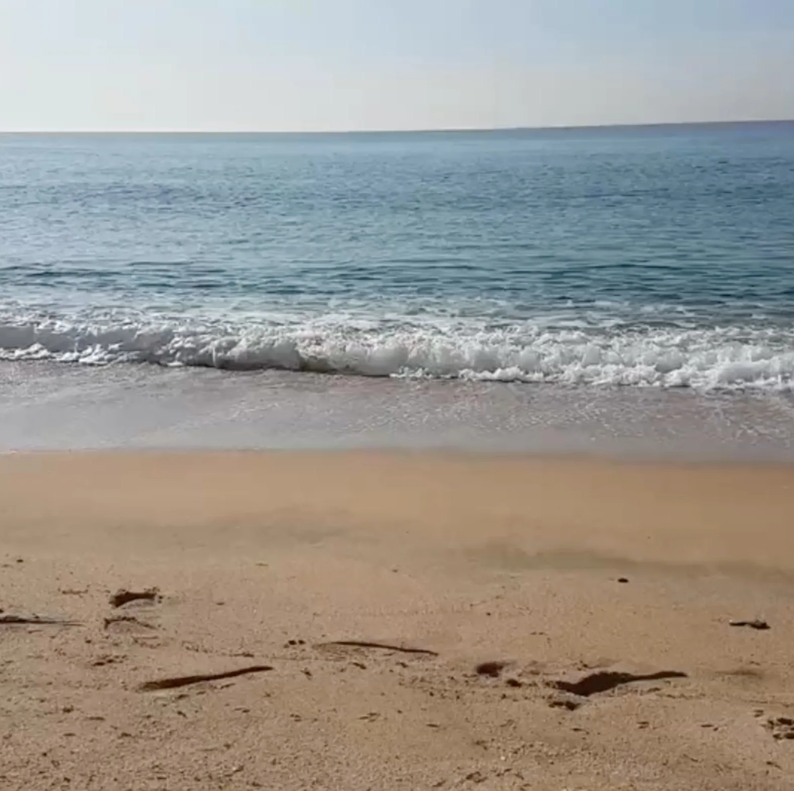 Play video about MP4 video 1:1 ratio without black bars